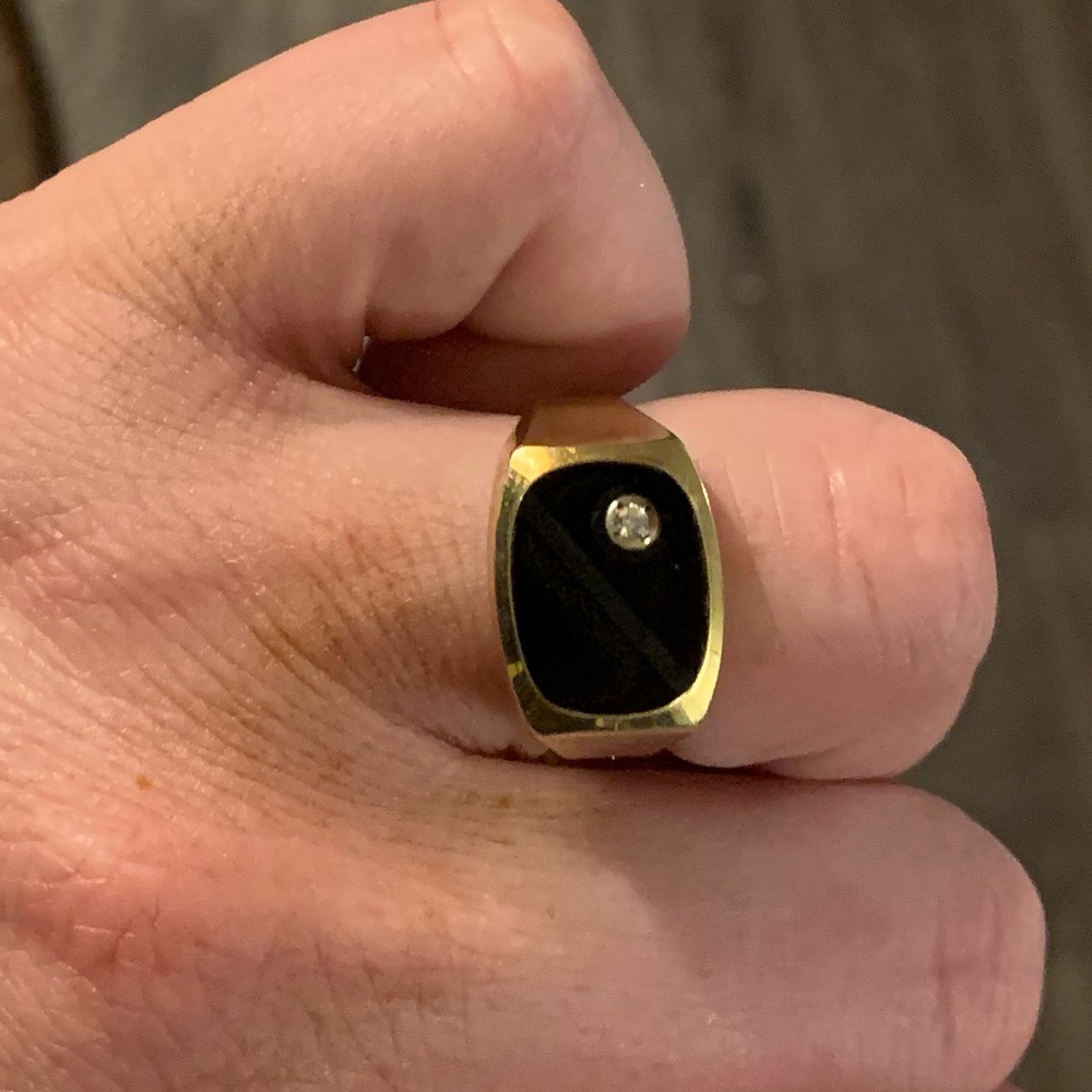 Two Men’s Gold Rings - Picture 3 of 8